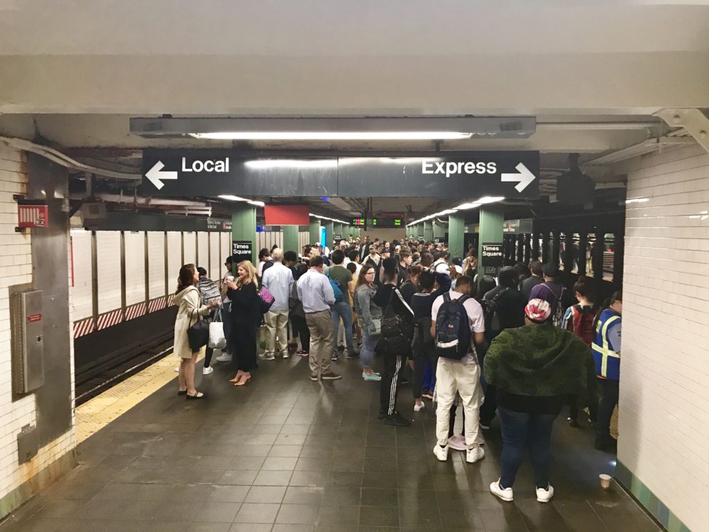 写真解説 ニューヨークの地下鉄を乗りこなす 安全な乗り方 はロックされています 写真解説 ニューヨークの地下鉄を乗りこなす 安全な乗り方 How To Enjoy Nyc